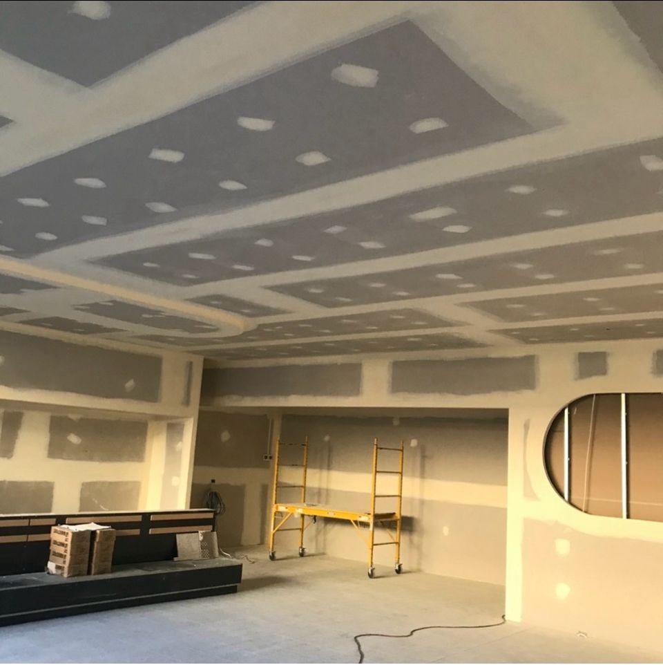 Plastering and drywall preparation under construction